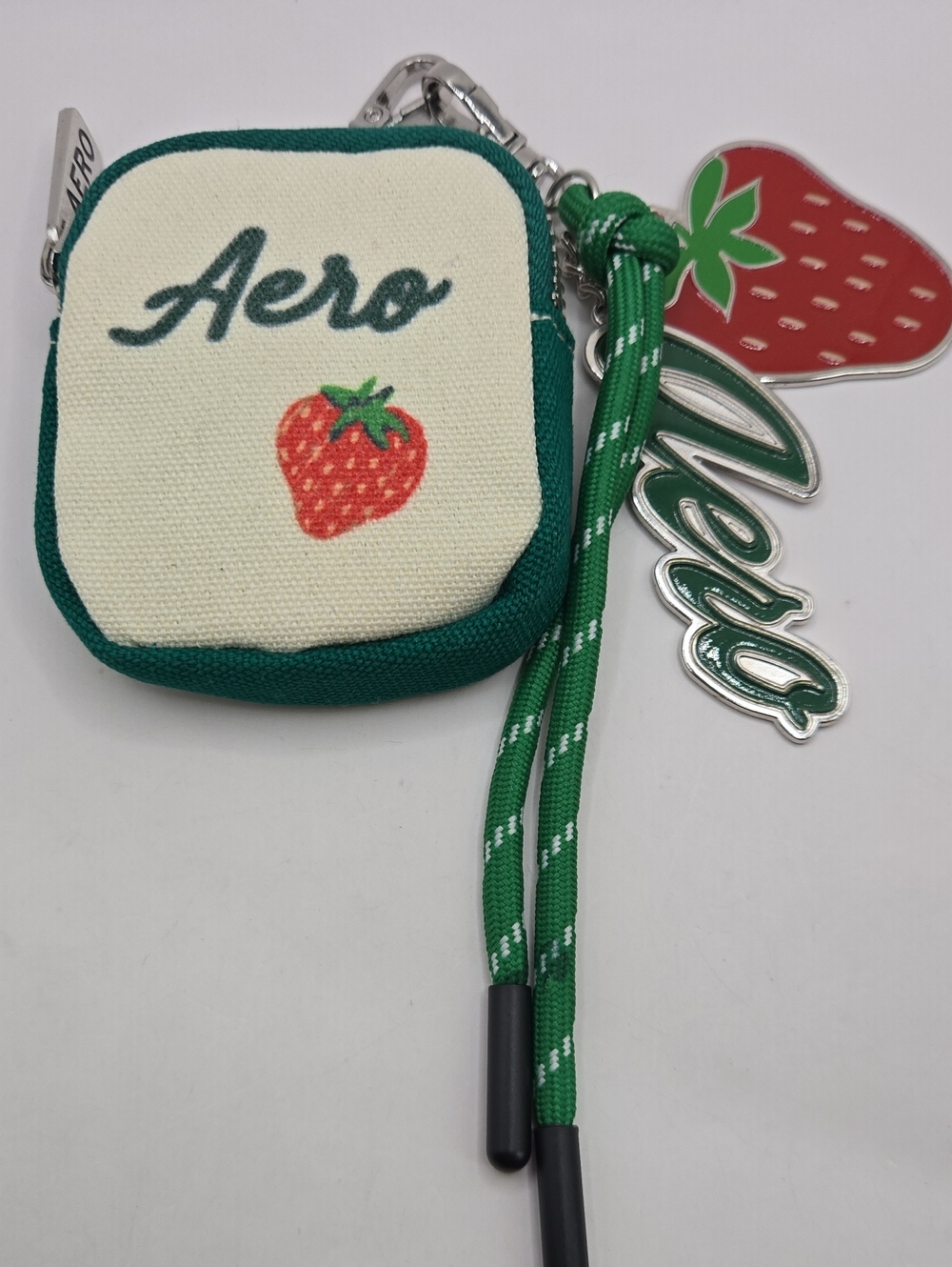 NWOT Aeropostale Green and Cream Strawberry Key & Card Holder